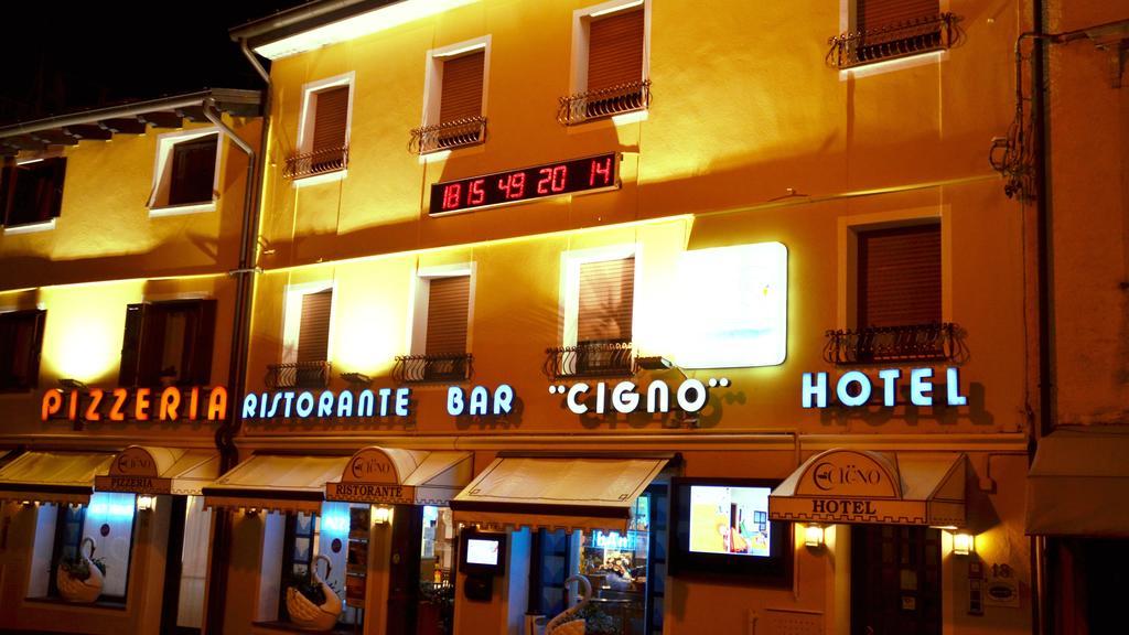 Hotel Ristorante Cigno - Camere And Aparthotel Latisana Eksteriør billede