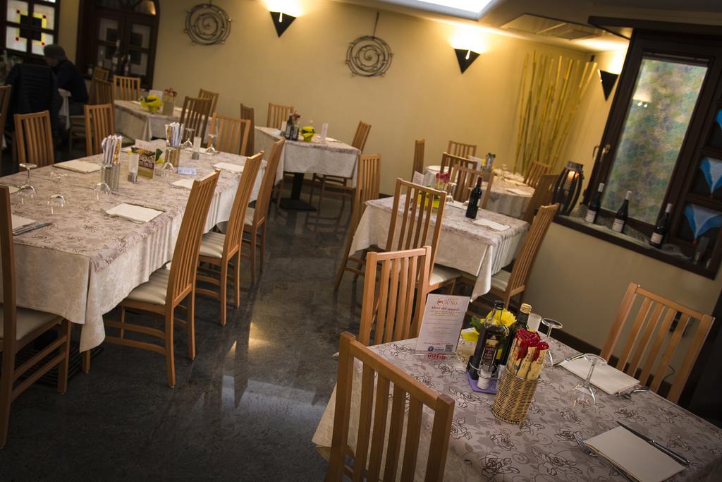 Hotel Ristorante Cigno - Camere And Aparthotel Latisana Eksteriør billede
