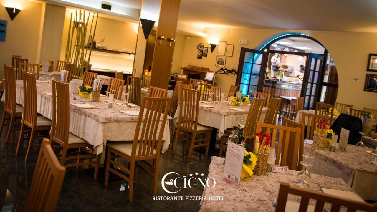 Hotel Ristorante Cigno - Camere And Aparthotel Latisana Eksteriør billede