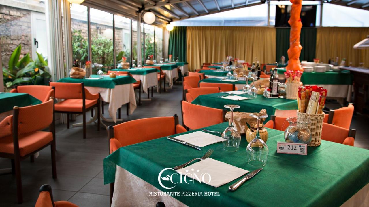 Hotel Ristorante Cigno - Camere And Aparthotel Latisana Eksteriør billede