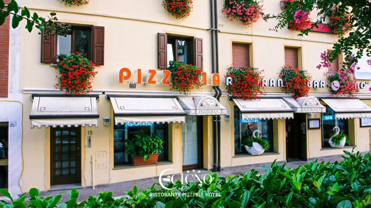 Hotel Ristorante Cigno - Camere And Aparthotel Latisana Eksteriør billede